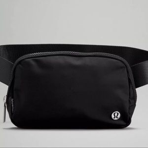 Lululemon everywhere belt bag